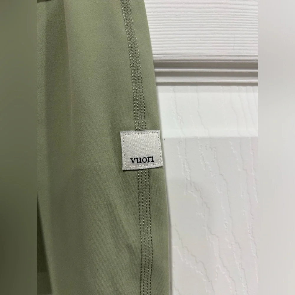 Vuori Women's Medium Daily Legging Green NWT High Rise 7/8 Insteam No-Slip